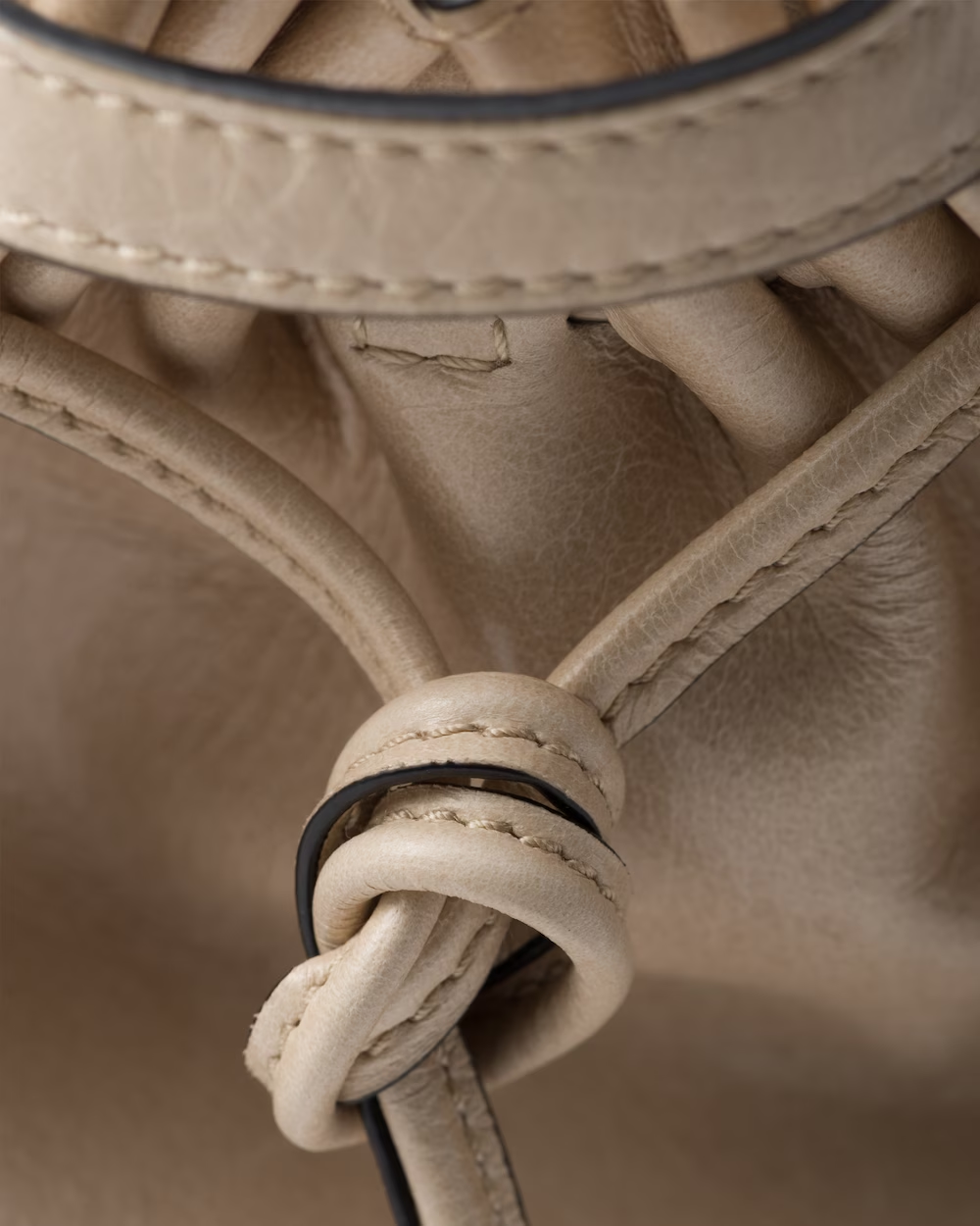 Medium leather handbag